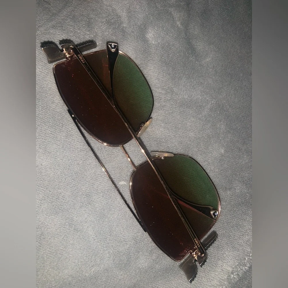 Fendi rose gold oversized freedom sunglasses Swarovski crystals 450$ casual fall